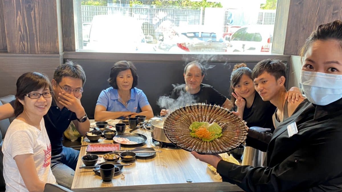 「幾歲就送幾隻蝦」再一波！這回是老牌沙茶火鍋，年紀最長加碼送現金券