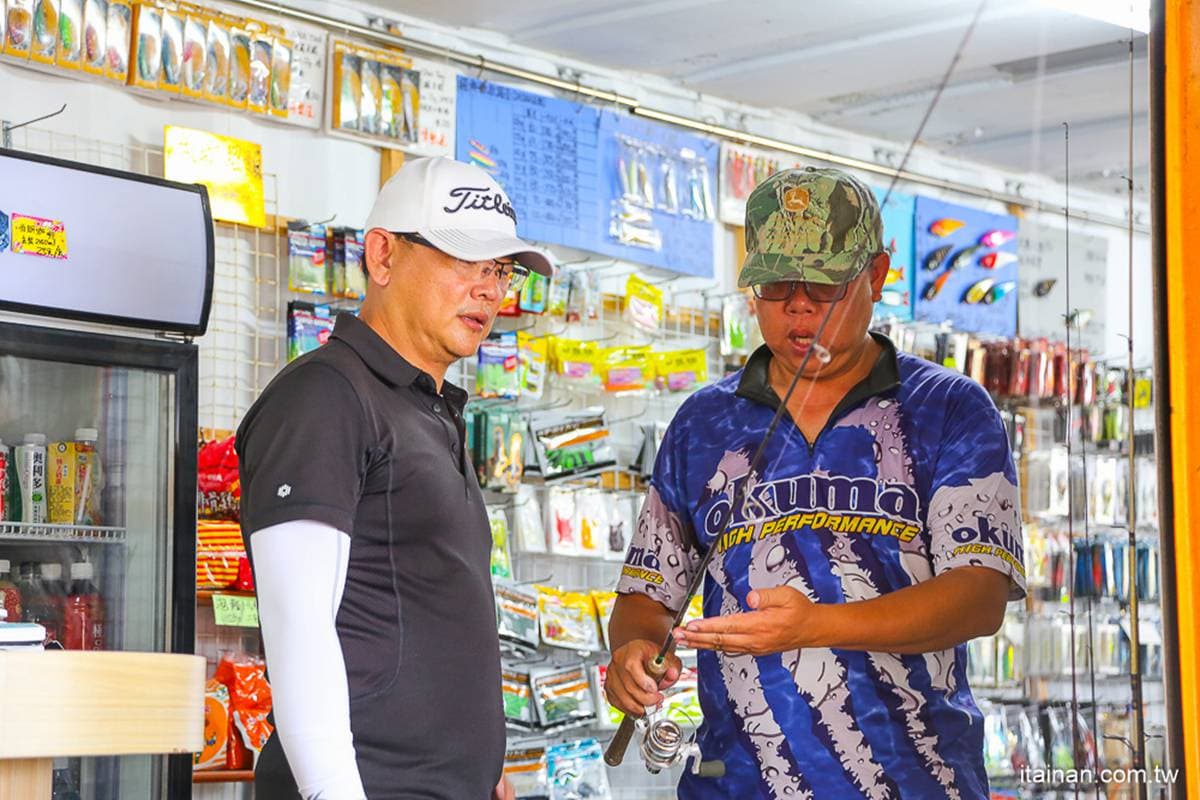 和孩子一起去釣魚！台南休閒魚池限用「路亞」，現釣現烤還可煮火鍋