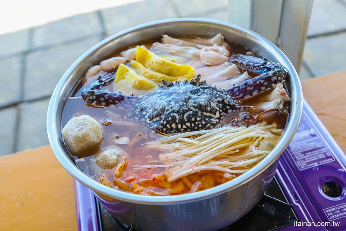 和孩子一起去釣魚！台南休閒魚池限用「路亞」，現釣現烤還可煮火鍋