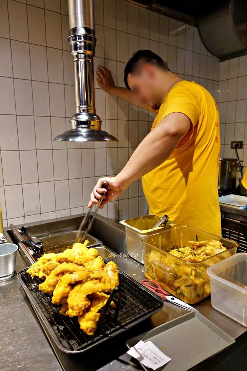 【新開店】週末限定!開在花店裡的超隱密炸雞,沒預約保證吃不到 【新開店】週末限定!開在花店裡的超隱密炸雞,沒預約保證吃不到