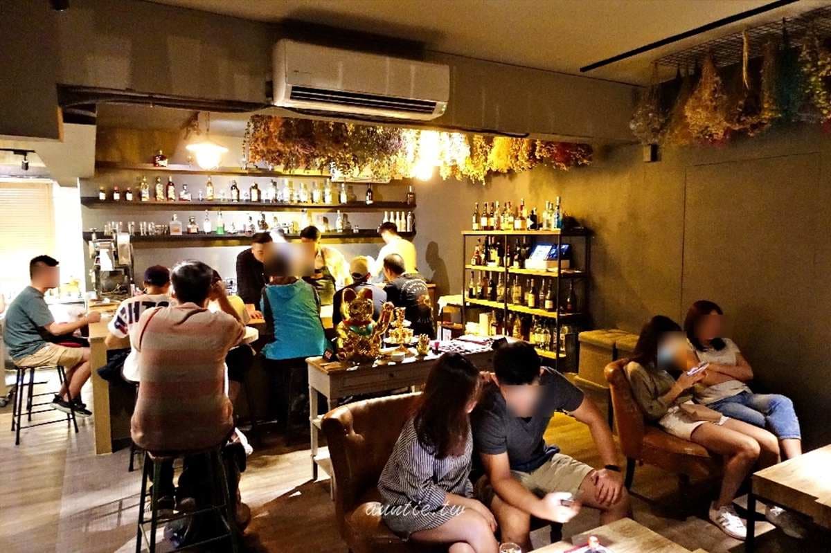【新開店】週末限定!開在花店裡的超隱密炸雞,沒預約保證吃不到 【新開店】週末限定!開在花店裡的超隱密炸雞,沒預約保證吃不到