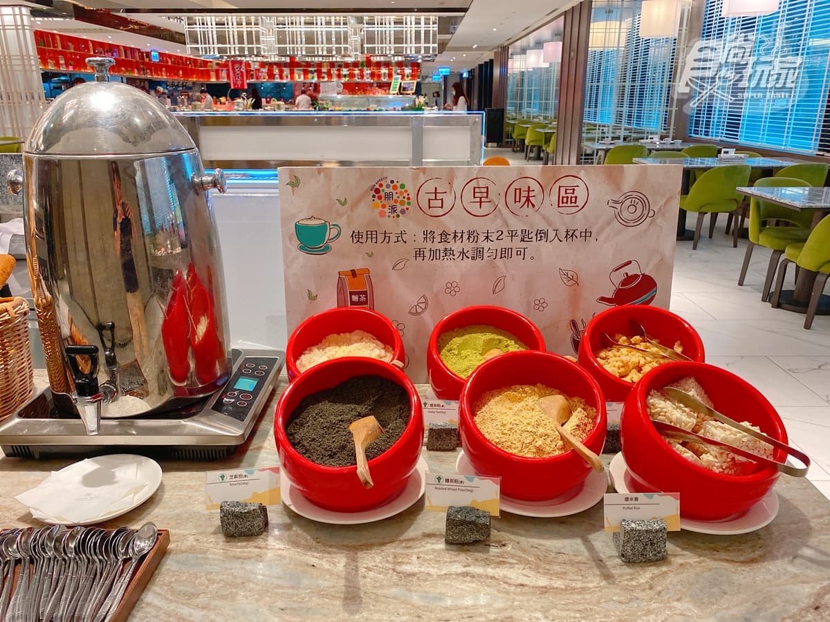 全台最高「無邊際泳池」天燈飯店!超狂「龍蝦吃到飽」入住爽嗑、躺床就能打卡 全台最高「無邊際泳池」天燈飯店!超狂「龍蝦吃到飽」入住爽嗑、躺床就能打卡