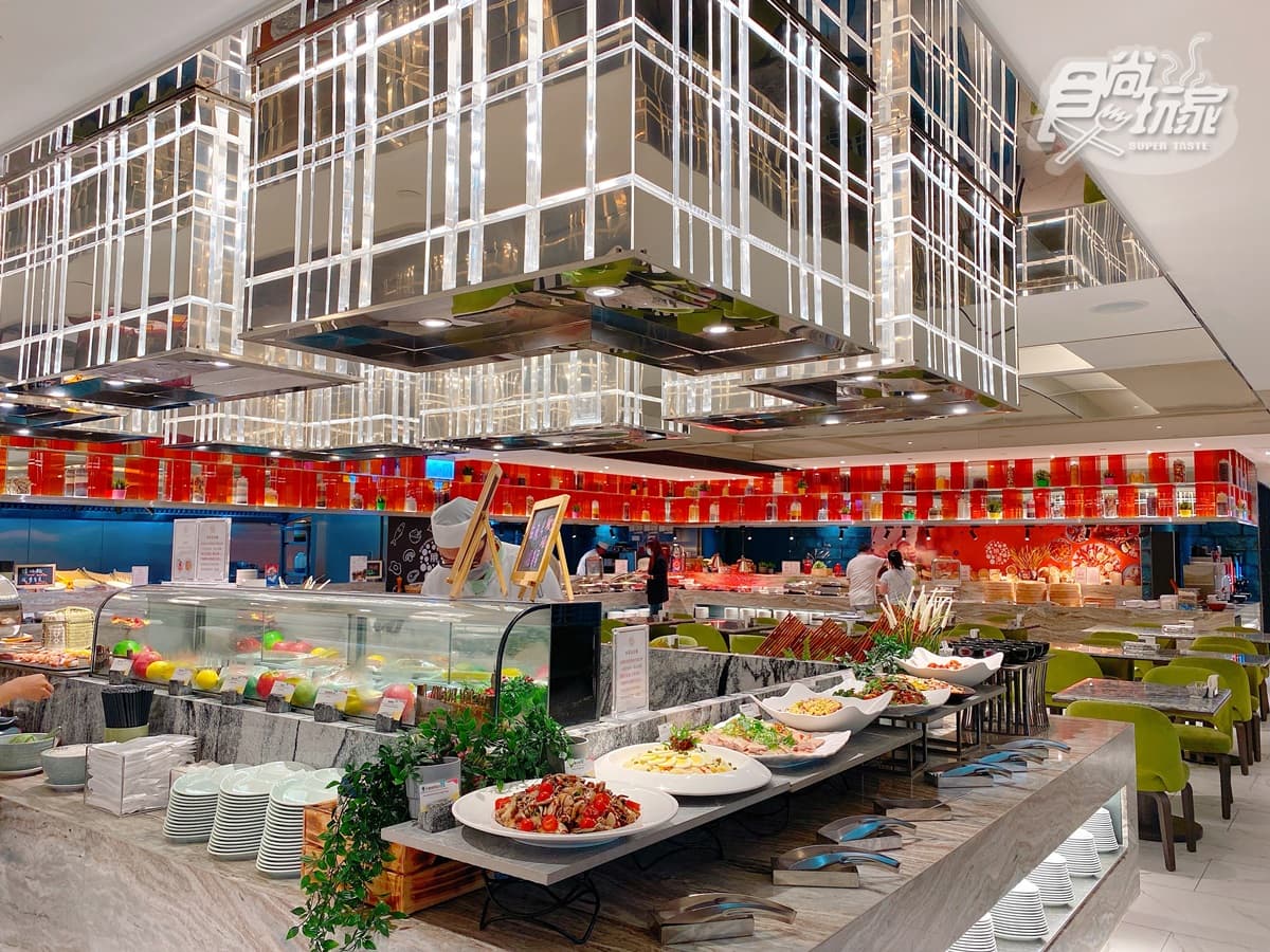 全台最高「無邊際泳池」天燈飯店!超狂「龍蝦吃到飽」入住爽嗑、躺床就能打卡 全台最高「無邊際泳池」天燈飯店!超狂「龍蝦吃到飽」入住爽嗑、躺床就能打卡