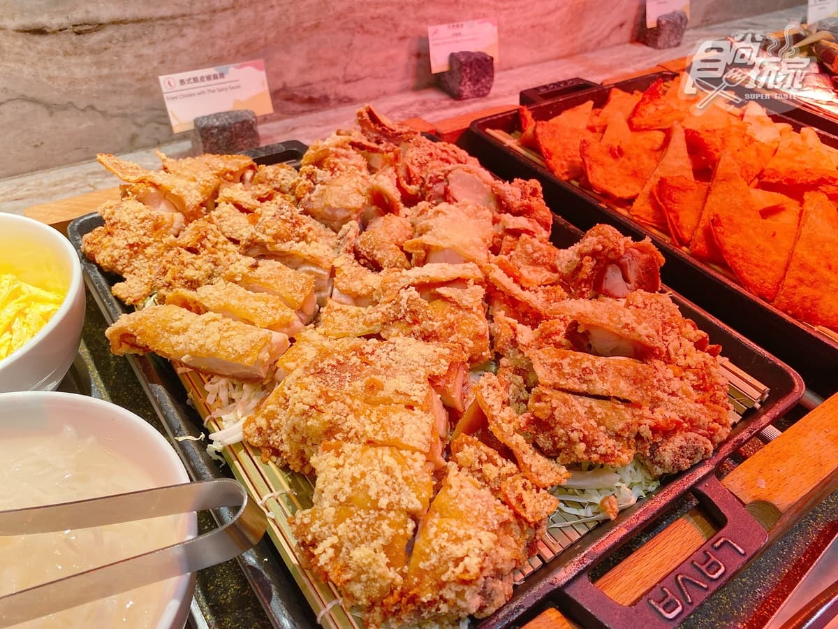 全台最高「無邊際泳池」天燈飯店!超狂「龍蝦吃到飽」入住爽嗑、躺床就能打卡 全台最高「無邊際泳池」天燈飯店!超狂「龍蝦吃到飽」入住爽嗑、躺床就能打卡
