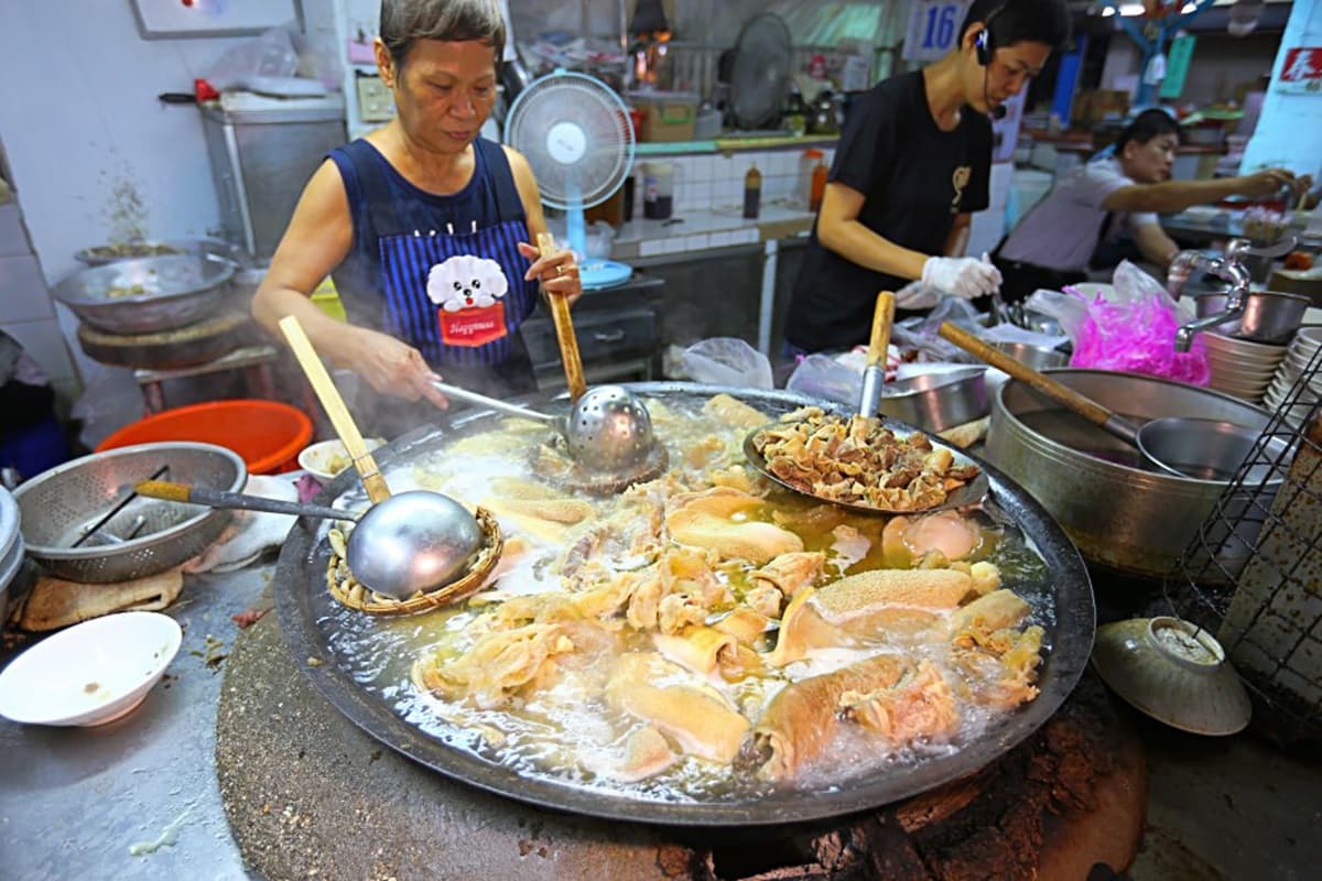 【食尚首播】嘉義人帶路早餐吃這個！雙料火烤三明治、80年牛雜、限量羊骨湯