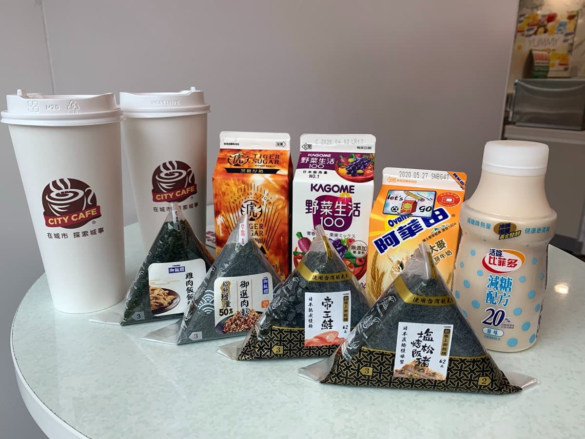 省摳摳了！小七、OK超商優惠：黑糖珍珠撞奶第2杯10元、特大杯咖啡第2杯半價