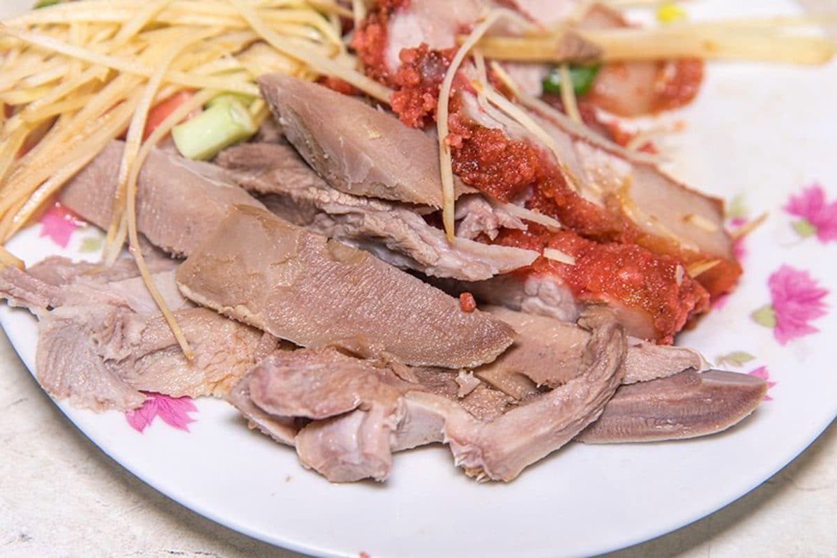 新莊人從小吃到大!傳承三代80年麵店,必點粉紅醬乾麵、油甜紅燒肉 新莊人從小吃到大!傳承三代80年麵店,必點粉紅醬乾麵、油甜紅燒肉