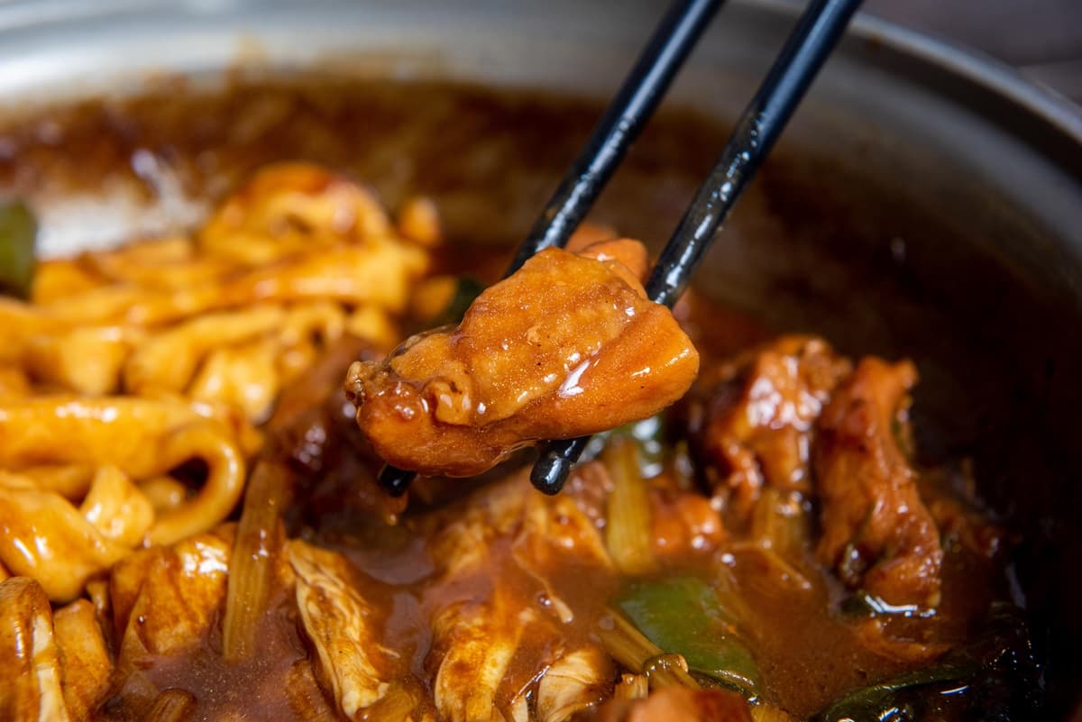 宅在家開嗑了！肉控必吃「牛肉超載鍋」、麻辣「雅香石頭火鍋」，網友激推4大鍋物都在這