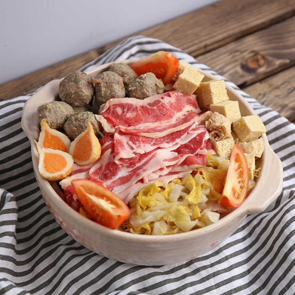 宅在家開嗑了！肉控必吃「牛肉超載鍋」、麻辣「雅香石頭火鍋」，網友激推4大鍋物都在這