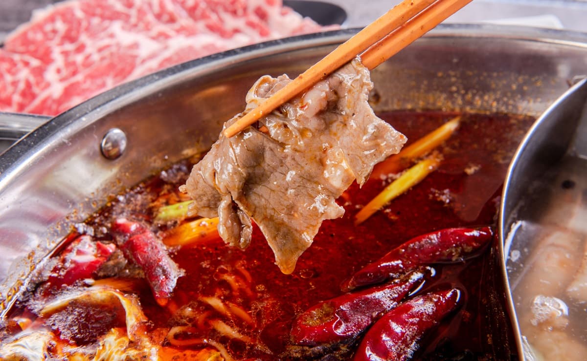 宅在家開嗑了！肉控必吃「牛肉超載鍋」、麻辣「雅香石頭火鍋」，網友激推4大鍋物都在這