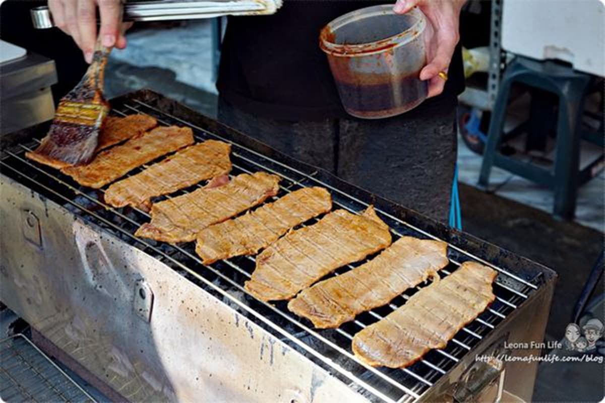 【食尚首播】嘉義人帶路早餐吃這個！雙料火烤三明治、80年牛雜、限量羊骨湯