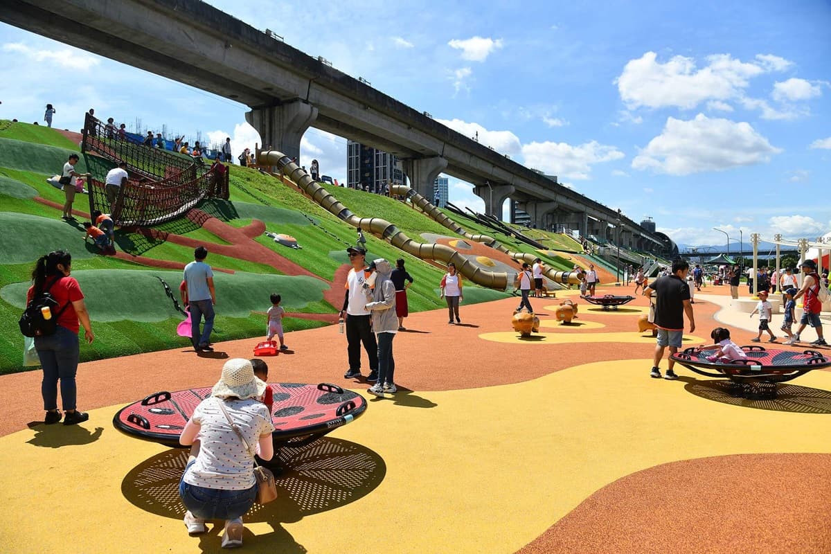 全台最大「堤坡滑梯樂園」免費開溜！「台灣黑熊鞦韆」「獮猴溜滑梯」小孩必玩瘋