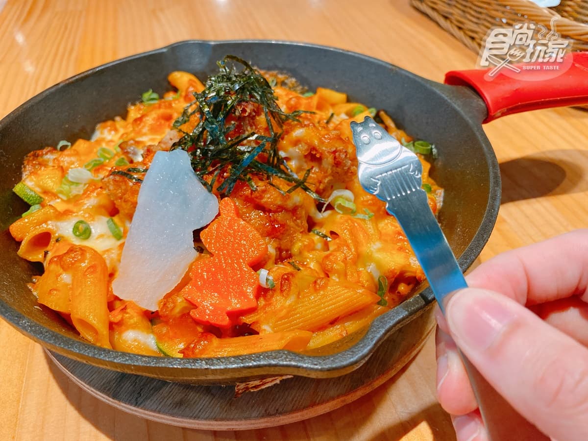 【新開店】全台唯一「可陪坐」嚕嚕米餐廳、小丸子專賣店，網美鞦韆、超大書包可狂拍