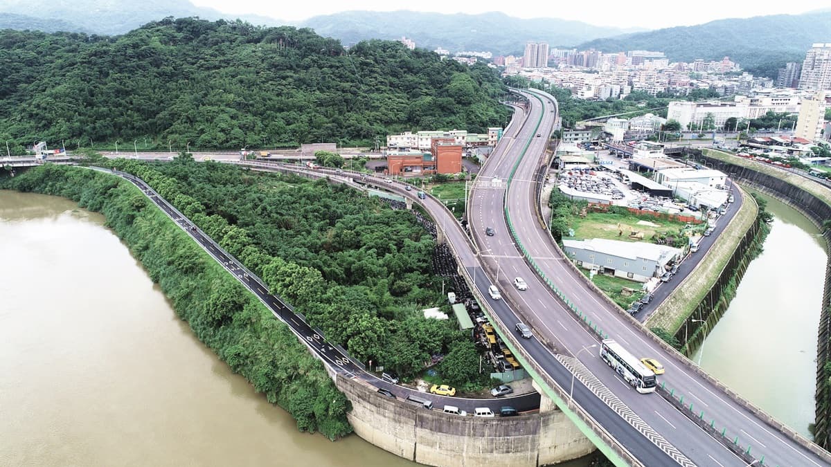 單車迷新去處！13公里「自行車道路網」啟動，南港到基隆可一路騎到底