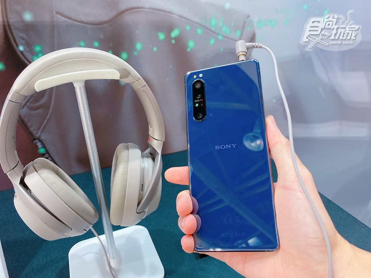 超狂「三眼怪」5G手機！爽玩手遊「飛航模式」、單眼相機介面搬進來