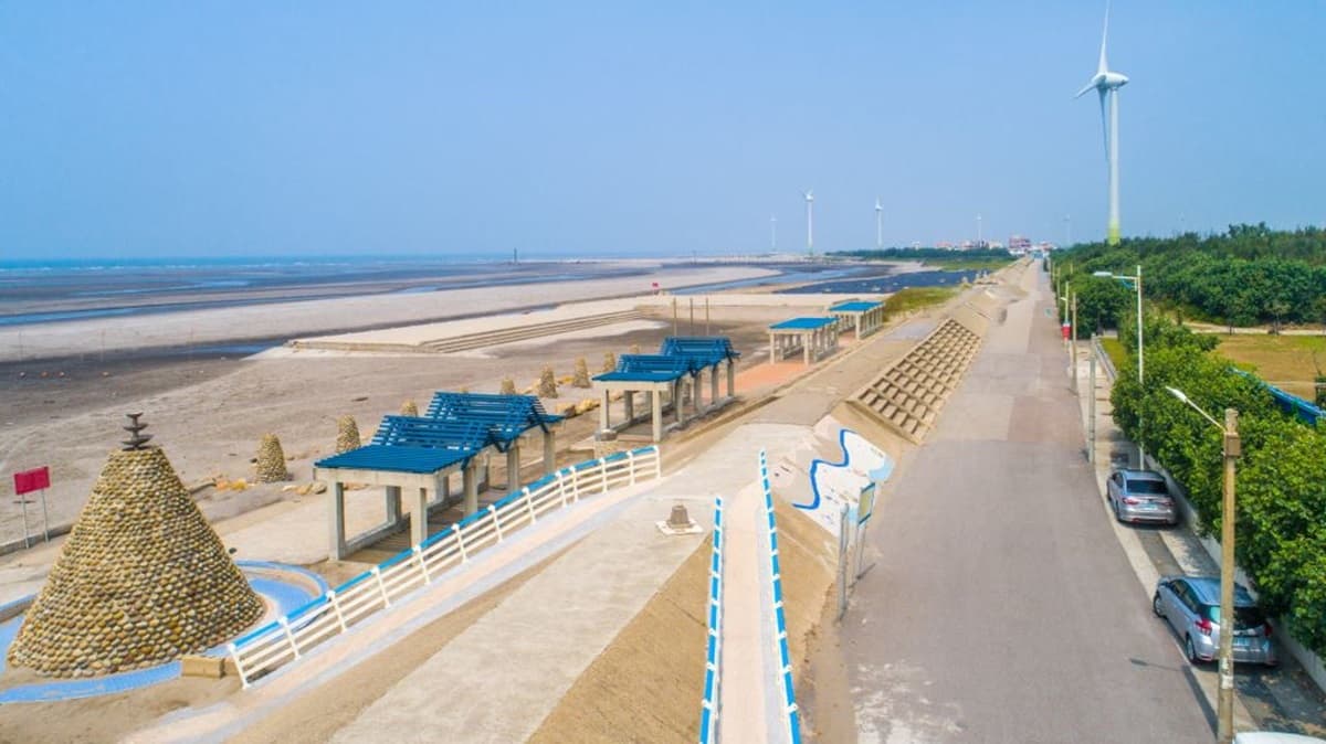 全台首座「濱海樂園露營區」6月升級登場！豪華帳篷、彩色貨櫃屋，還可賞無敵海景