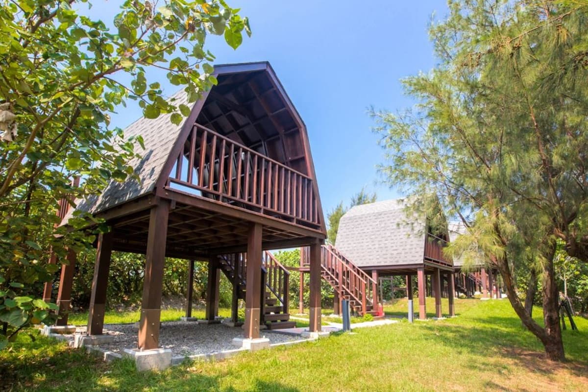 全台首座「濱海樂園露營區」6月升級登場！豪華帳篷、彩色貨櫃屋，還可賞無敵海景