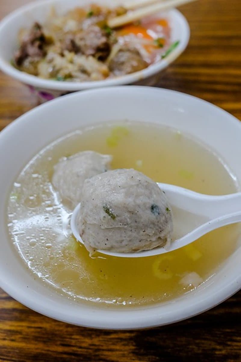 台北三大肉圓名店之一！捷運忠孝復興站超夯肉圓，先蒸後炸連日本人也愛