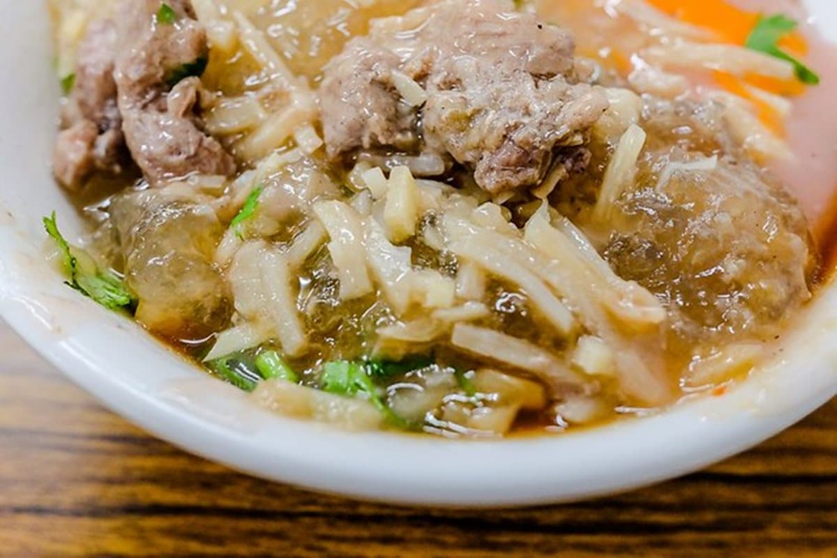 台北三大肉圓名店之一！捷運忠孝復興站超夯肉圓，先蒸後炸連日本人也愛