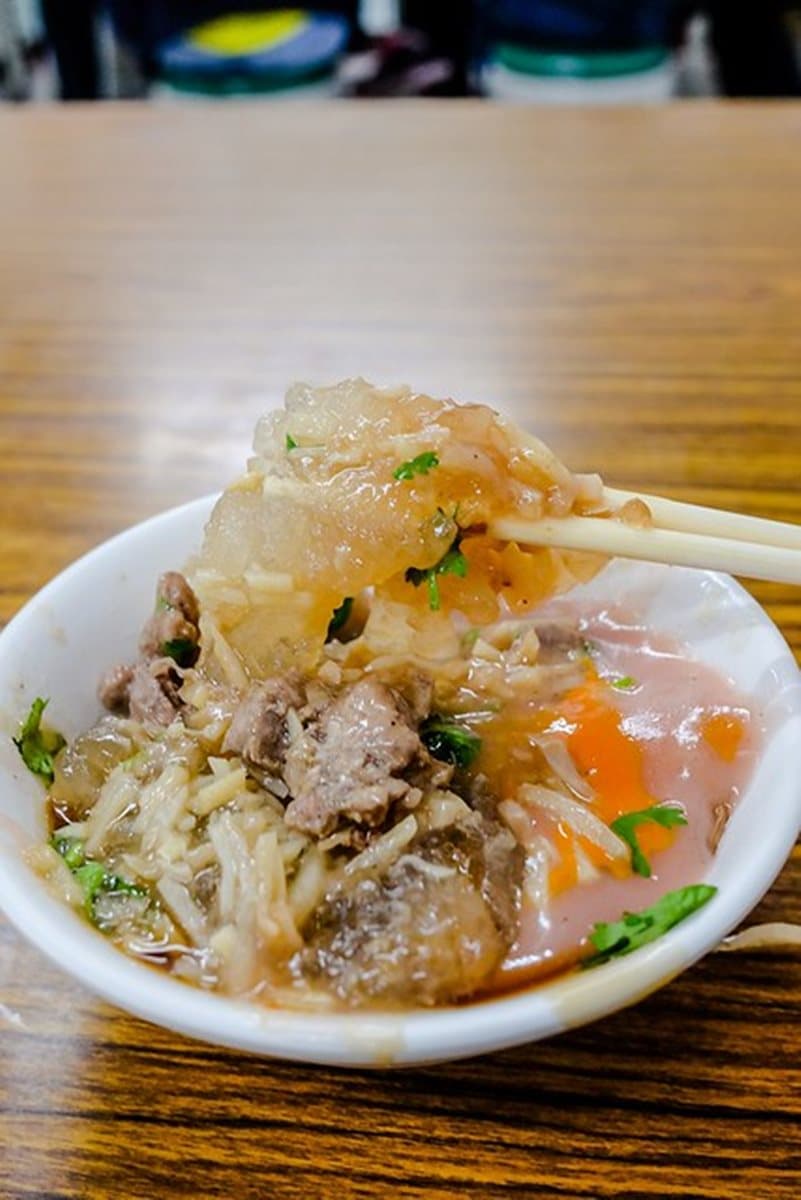 台北三大肉圓名店之一！捷運忠孝復興站超夯肉圓，先蒸後炸連日本人也愛