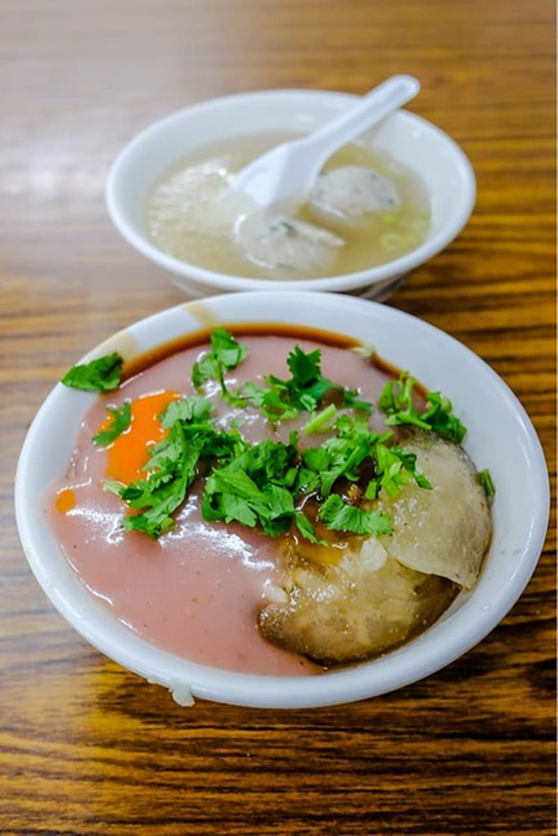 台北三大肉圓名店之一！捷運忠孝復興站超夯肉圓，先蒸後炸連日本人也愛