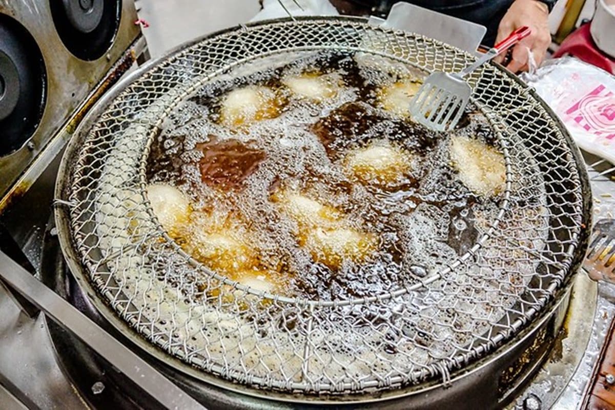 台北三大肉圓名店之一！捷運忠孝復興站超夯肉圓，先蒸後炸連日本人也愛