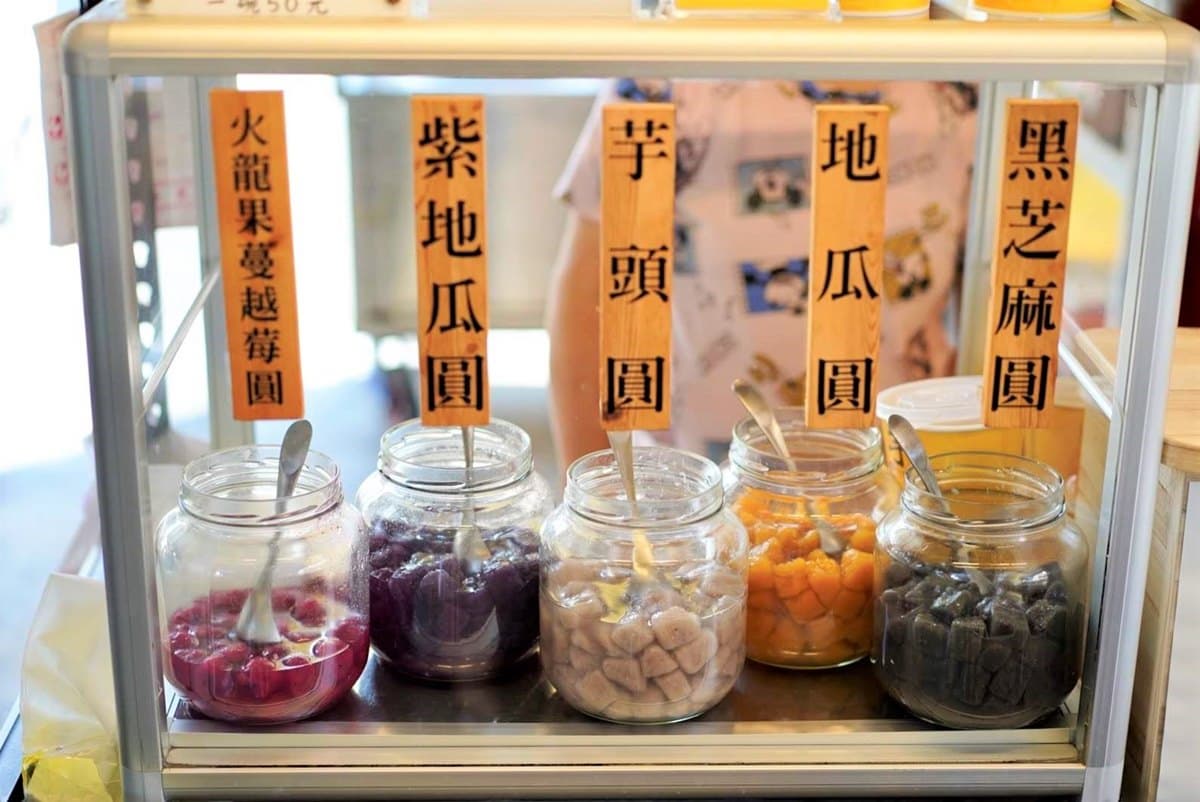 苗栗人氣冰店只賣這一味！「綜合芋圓冰」8種配料純手工，火龍果圓有專利