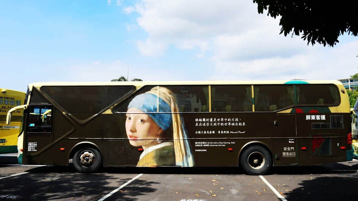 搭梵谷「星夜」去旅行，屏東世界名畫公車上路，街角遇見「蒙娜麗莎」