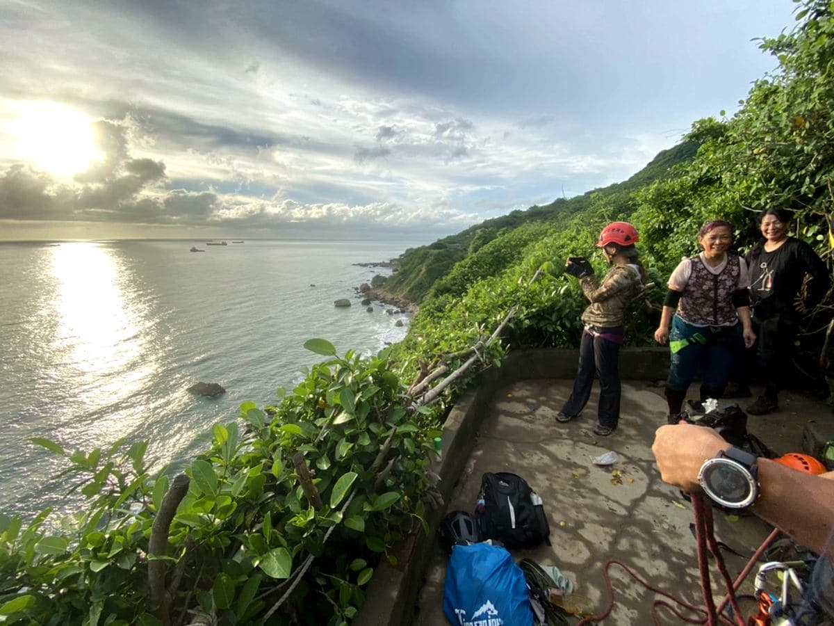 高雄版阿朗壹古道探險去！柴山祕境賞無敵海景、找日軍祕密基地