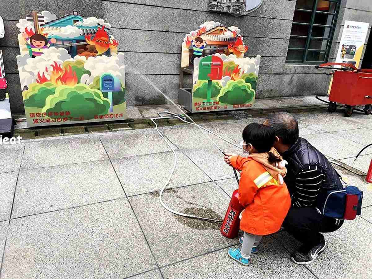 來當帥氣消防員!新竹親子免費景點消防博物館,體驗滅火、開消防車 來當帥氣消防員!新竹親子免費景點消防博物館,體驗滅火、開消防車