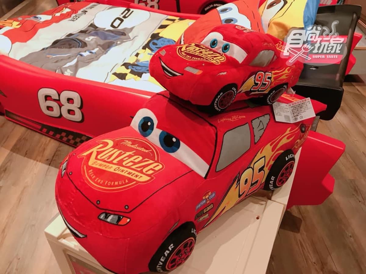 變身「迪士尼賽車房」！HOLA×汽車總動員最新聯名，超夯「閃電麥坤」摺疊椅快搬回家