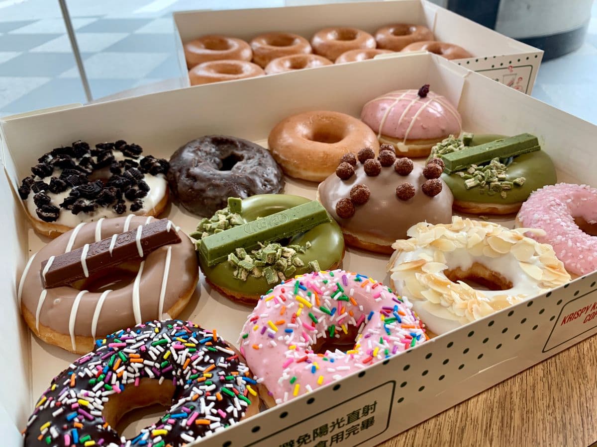 台中螞蟻們出動！美式甜甜圈Krispy Kreme快閃這，首日推「盒販買一送一」優惠