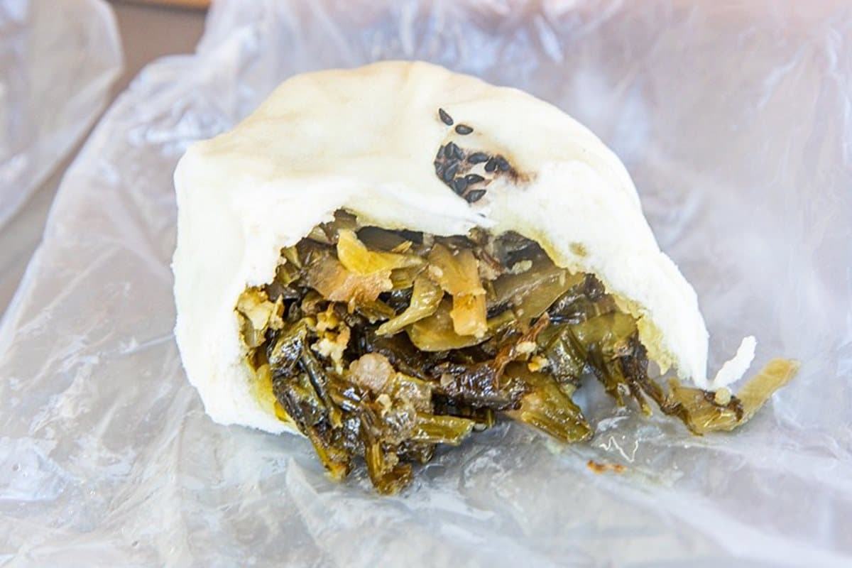 金山老街排隊肉包!現包現蒸飄香30年,還有隱藏版油飯晚來吃不到 金山老街排隊肉包!現包現蒸飄香30年,還有隱藏版油飯晚來吃不到