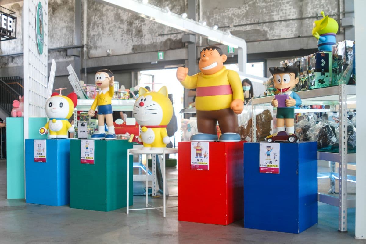 【新開店】高雄最大、最美玩具店開在這！先搶哆啦A夢、迪士尼公仔，還可賞無敵海景