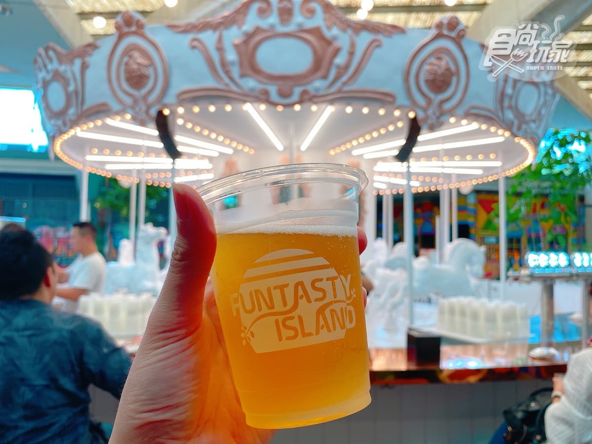 【新開店】全台首家「旋轉木馬酒吧」！24座啤酒柱、環狀吧檯超欠拍