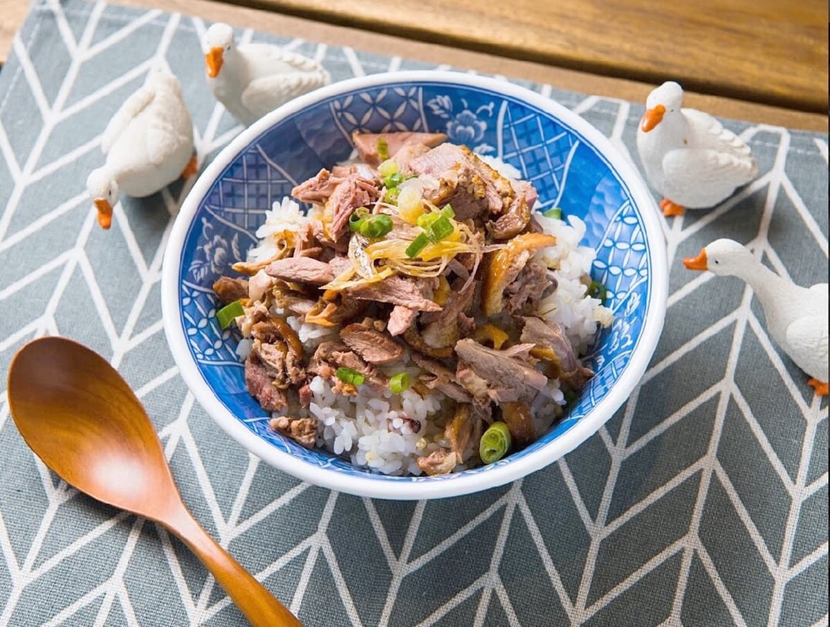 全台最狂「嘉義免費吃到飽」！浮誇炸全雞、網美鵝肉店、打卡冰菓室，56家夯店都能爽吃