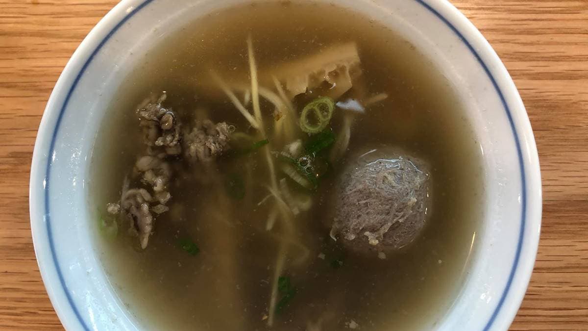 【新開店】基隆也吃得到！宜蘭人氣米糕有滿滿海陸鮮味，內用牛雜湯還能免費續