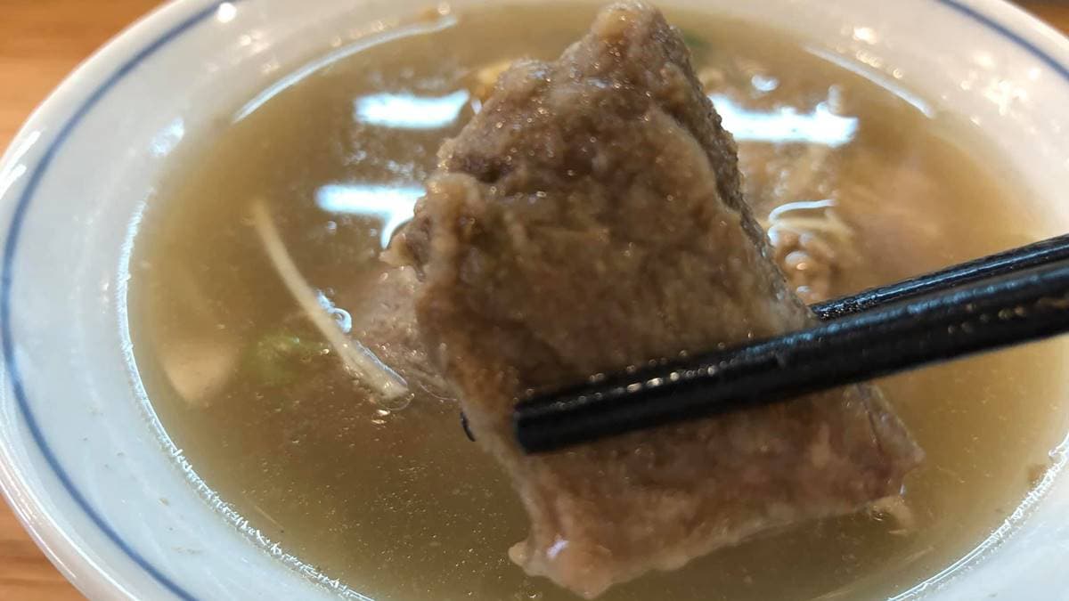 【新開店】基隆也吃得到！宜蘭人氣米糕有滿滿海陸鮮味，內用牛雜湯還能免費續