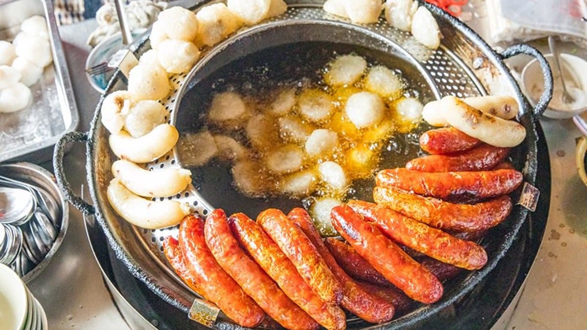東港第二市場必吃70年肉丸!內行人點法:肉丸雙併+三腸+15元四神湯