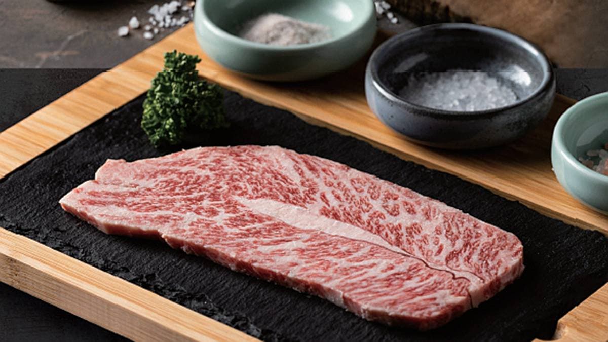 【新開店】雙人餐半價每人不到600元！高CP值韓式烤肉開幕，必點超長65公分豬五花