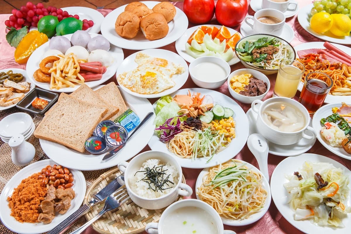 最多現省5000元！入住3家高檔飯店俯瞰市區美景，還可享空中酒吧、美人湯屋
