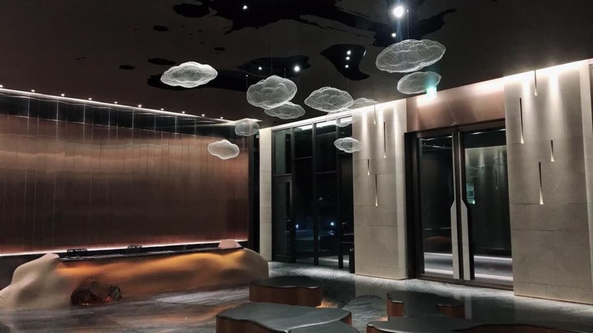 最多現省5000元！入住3家高檔飯店俯瞰市區美景，還可享空中酒吧、美人湯屋