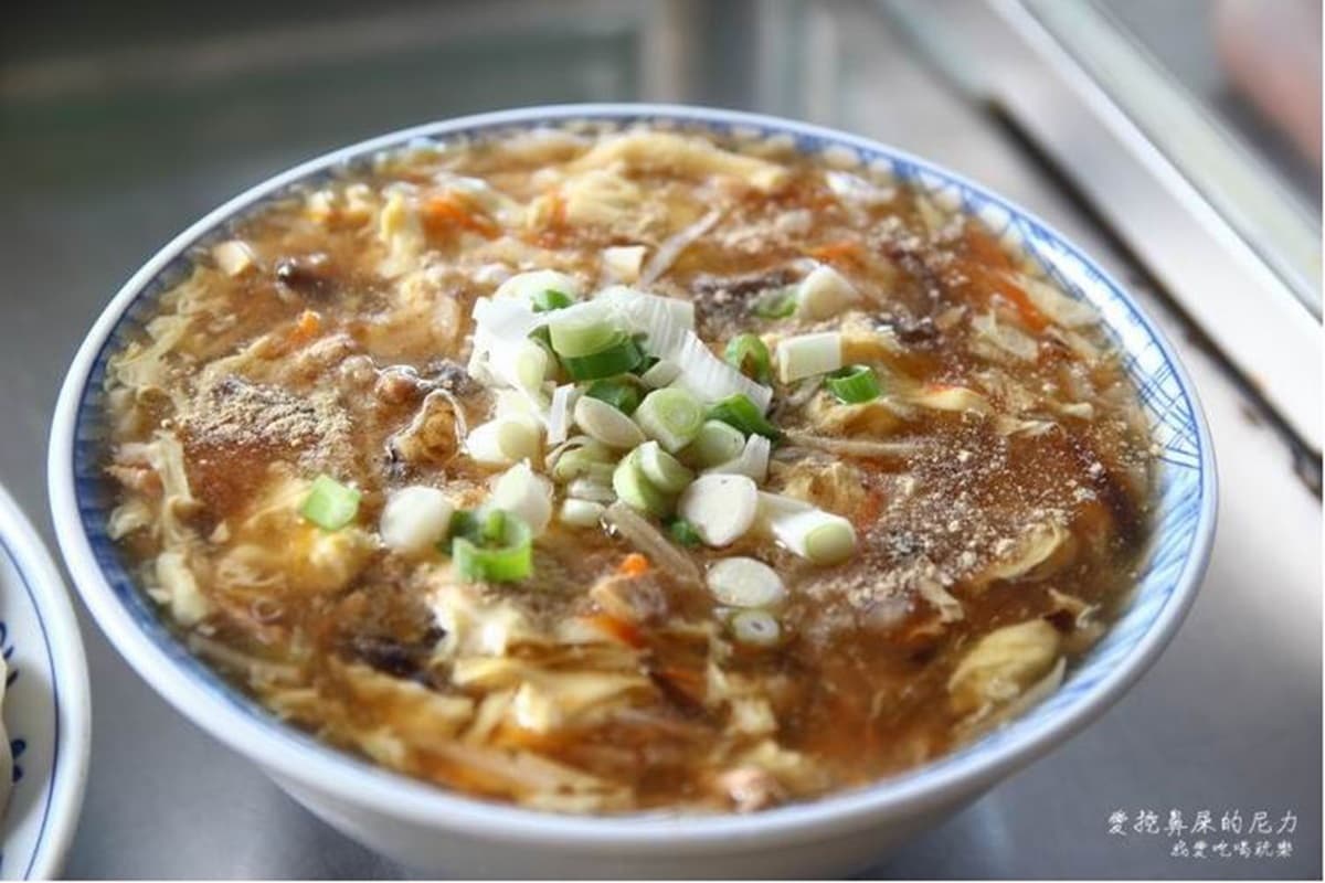 晚來吃不到！左營無名麵店1天營業4小時，必點榨菜肉絲乾麵、滿料酸辣湯