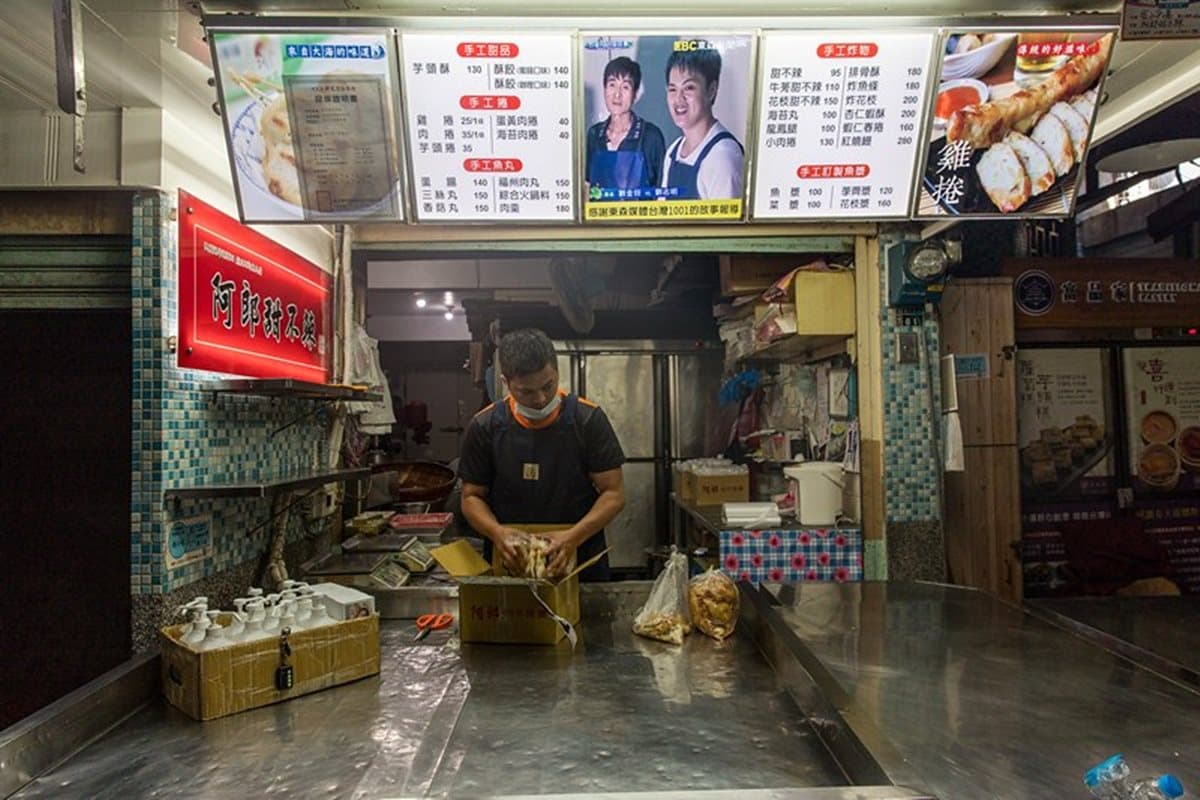 別只吃鴨肉！金山老街小吃在地人推這3家：炸芋捲、焦糖番薯冰、黃金冰烤地瓜