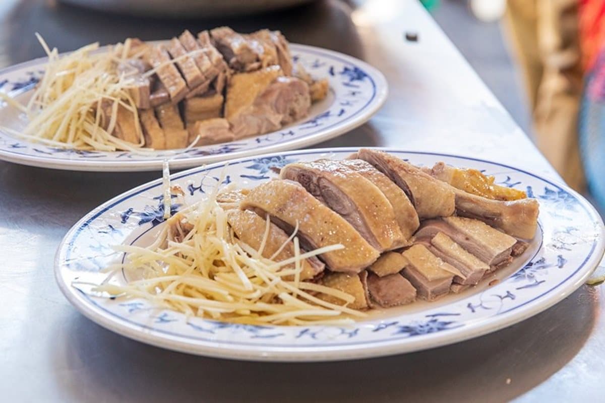 別只吃鴨肉！金山老街小吃在地人推這3家：炸芋捲、焦糖番薯冰、黃金冰烤地瓜