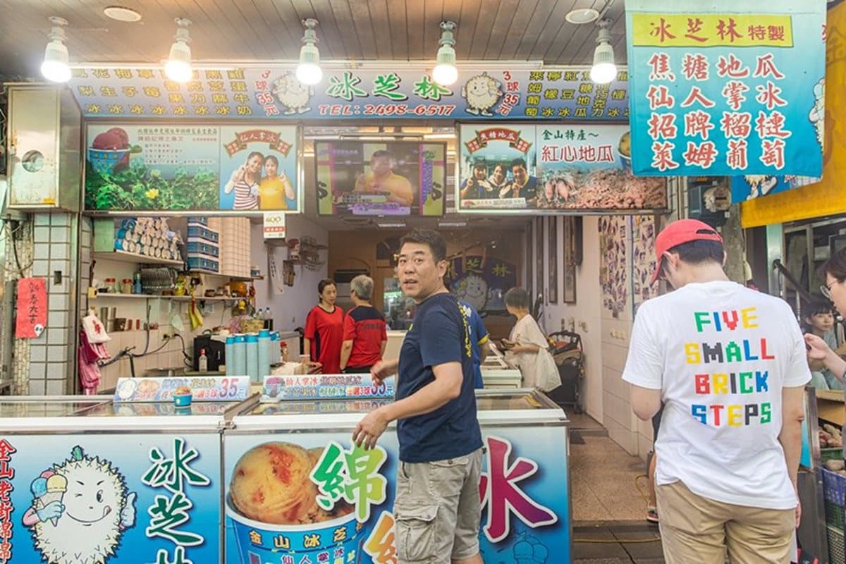 別只吃鴨肉！金山老街小吃在地人推這3家：炸芋捲、焦糖番薯冰、黃金冰烤地瓜