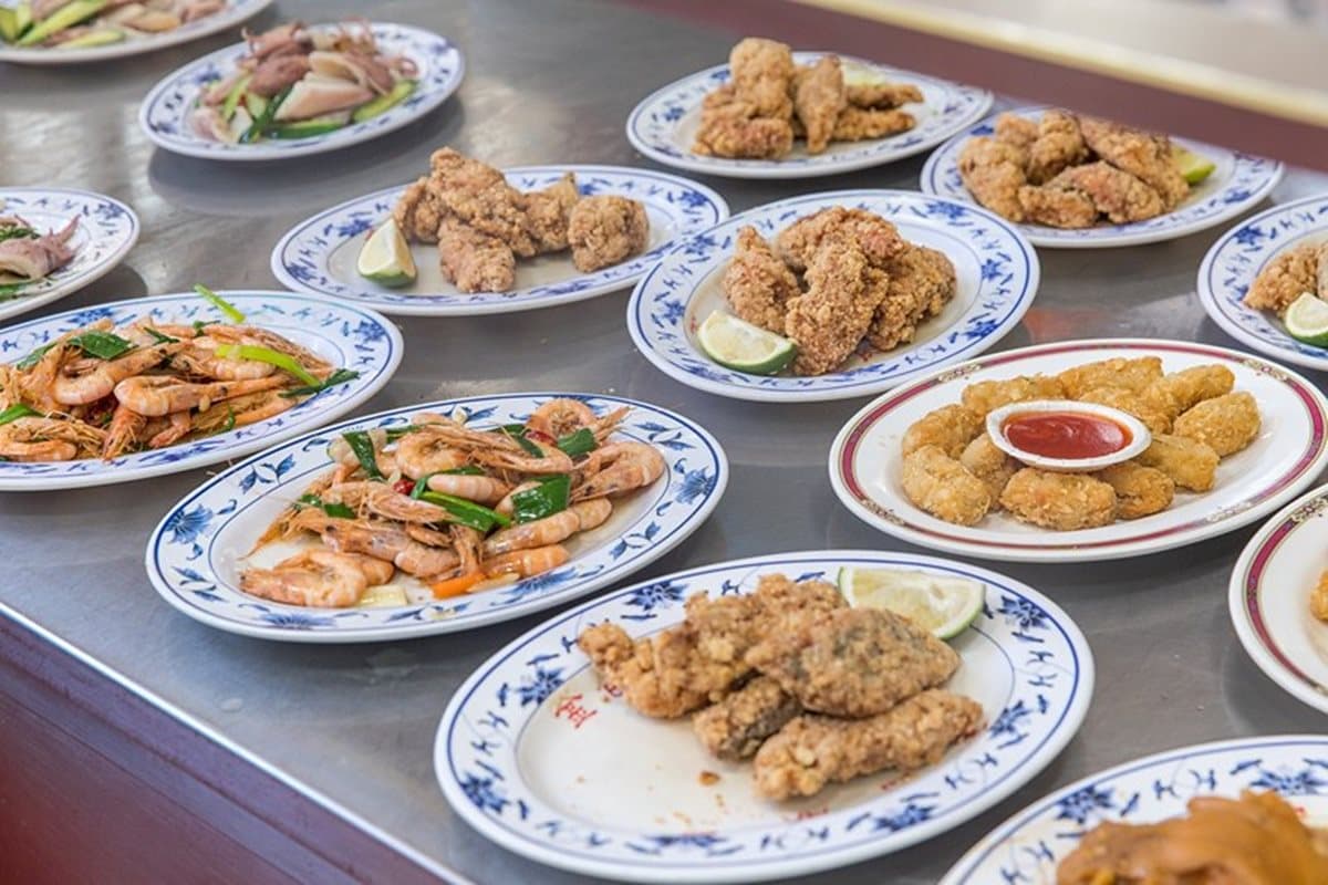別只吃鴨肉！金山老街小吃在地人推這3家：炸芋捲、焦糖番薯冰、黃金冰烤地瓜