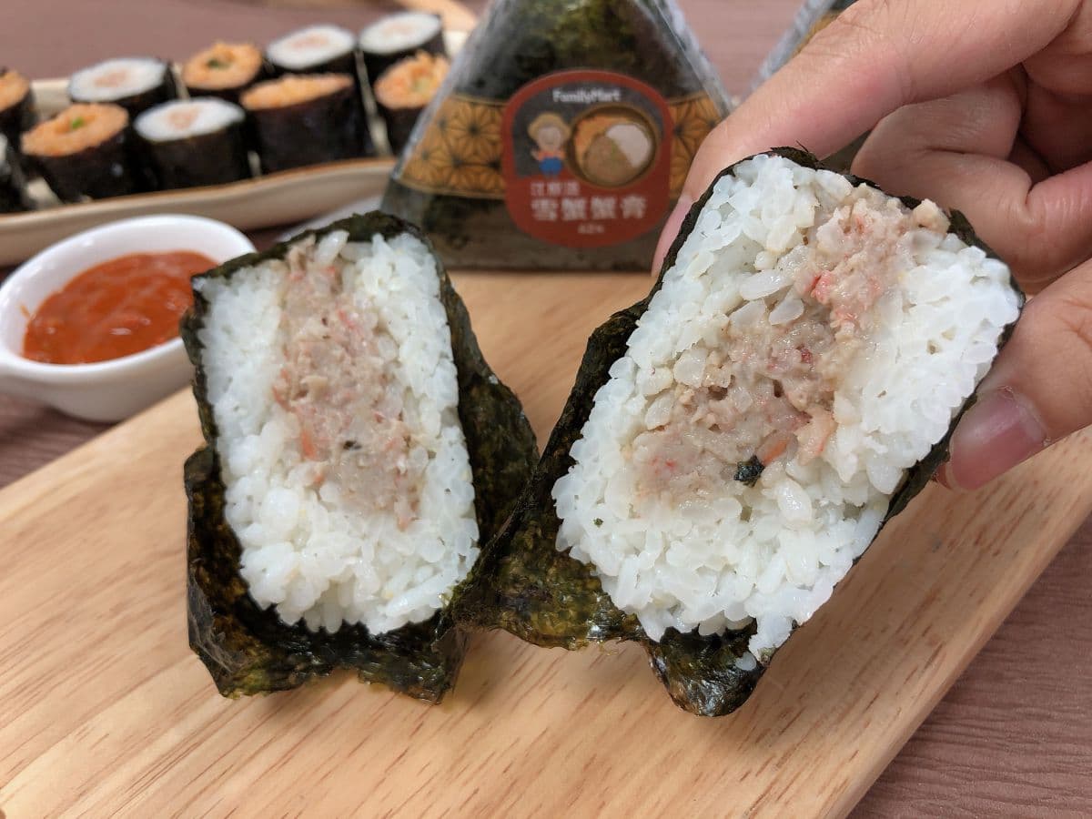「江原道雪蟹蟹膏」出辣味版！全家加推限量「白飯小偷」蟹膏飯糰、細卷組