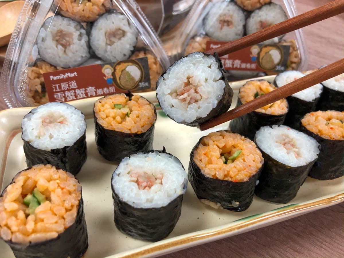 「江原道雪蟹蟹膏」出辣味版！全家加推限量「白飯小偷」蟹膏飯糰、細卷組