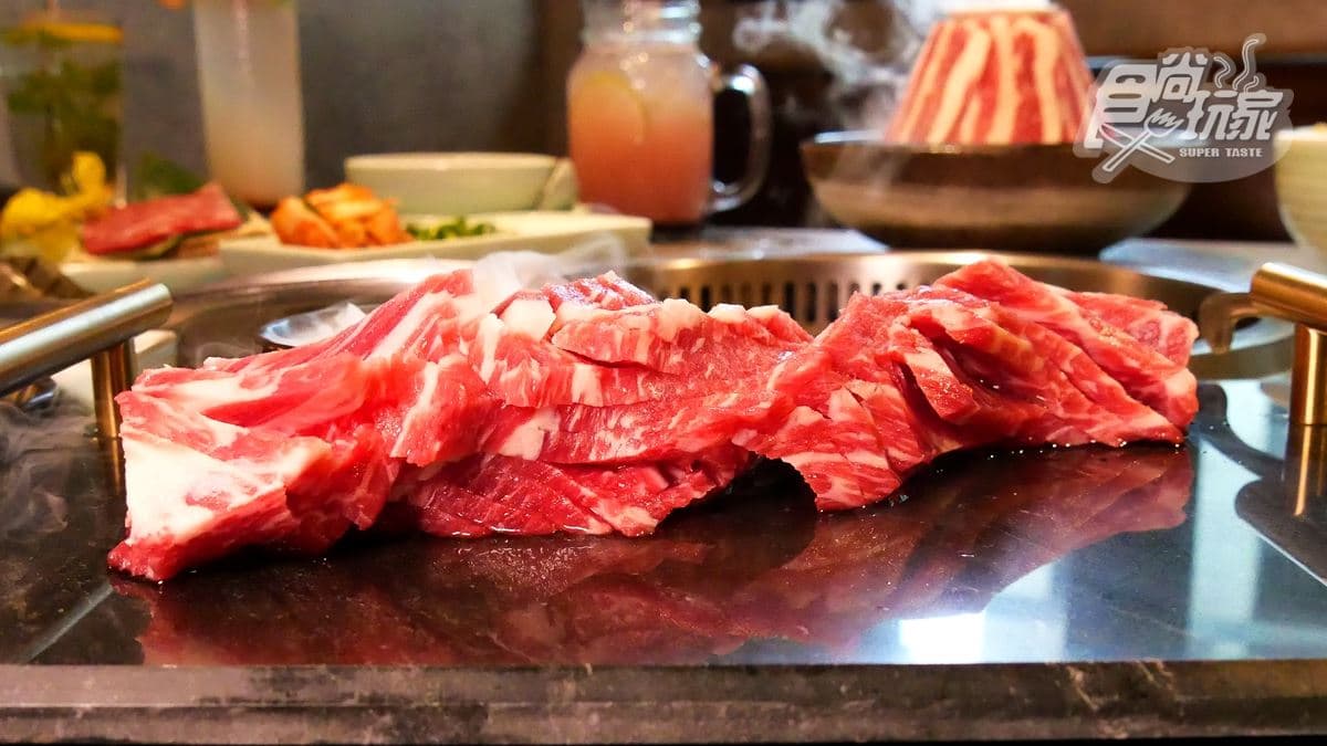 這條「龍」很可以!「鑽石切法」牛小排外酥內嫩,限時再送「燒肉花」 這條「龍」很可以!「鑽石切法」牛小排外酥內嫩,限時再送「燒肉花」